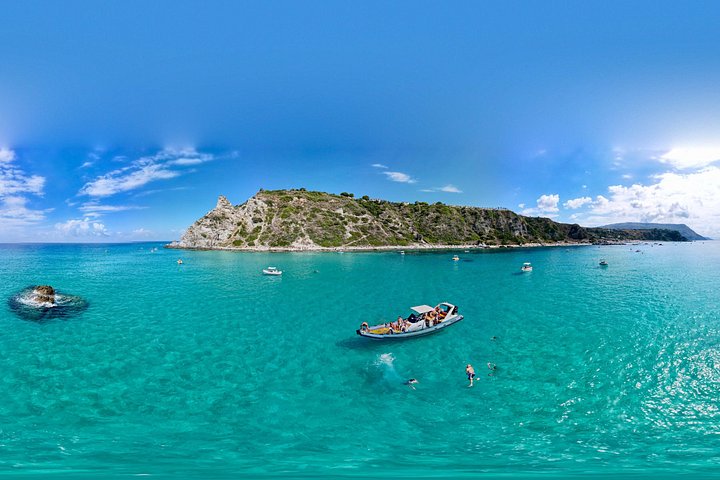 Tour in barca lungo le coste di Tropea e Capo Vaticano, con snorkeling e splendide grotte marine, foto 28 | wizardtrip