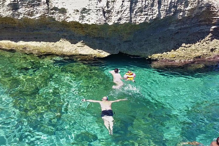 Tour in barca lungo le coste di Tropea e Capo Vaticano, con snorkeling e splendide grotte marine, foto 37 | wizardtrip
