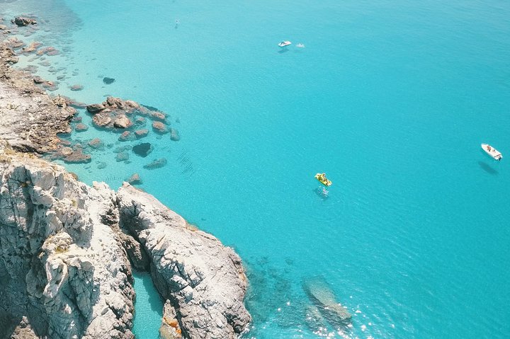 Tour in barca lungo le coste di Tropea e Capo Vaticano, con snorkeling e splendide grotte marine, foto 40 | wizardtrip