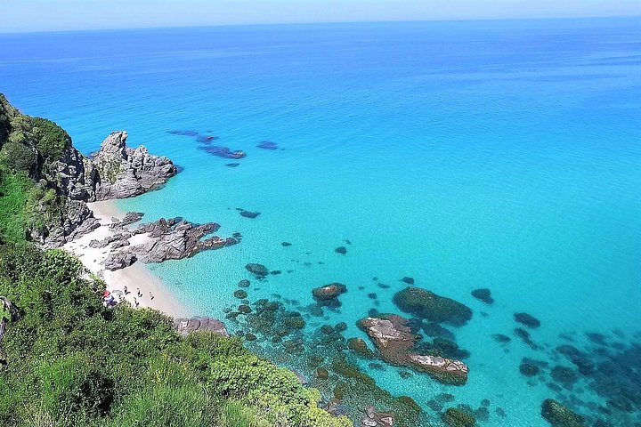 Tour in barca lungo le coste di Tropea e Capo Vaticano, con snorkeling e splendide grotte marine, foto 42 | wizardtrip