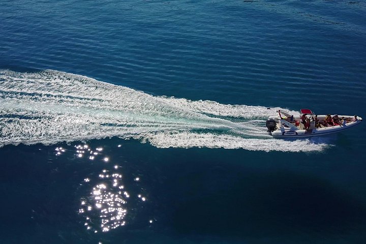 Tour in barca lungo le coste di Tropea e Capo Vaticano, con snorkeling e splendide grotte marine, foto 43 | wizardtrip