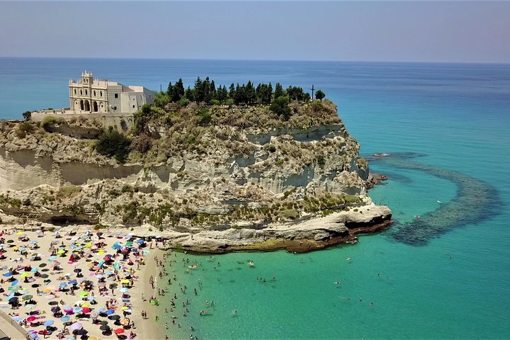 Tour in barca lungo le coste di Tropea e Capo Vaticano, con snorkeling e splendide grotte marine, foto 48 | wizardtrip