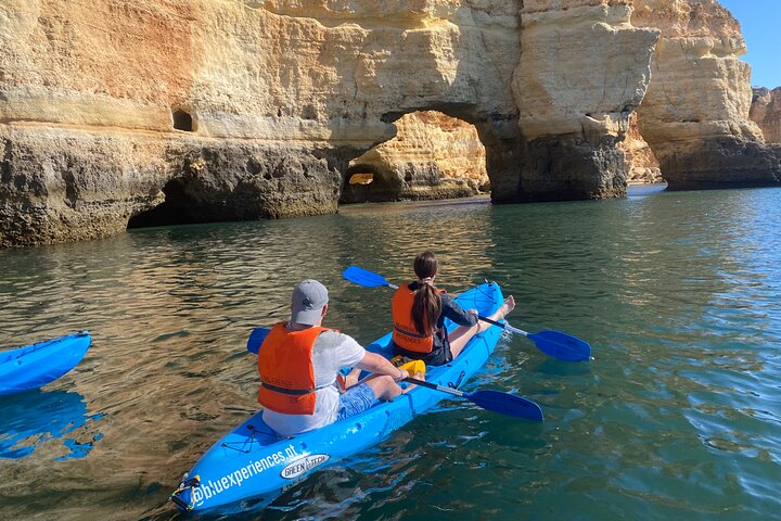 Kajakutforskning av Benagil-grottan och Algarve-kustens grottor i Portugal, foto 6 | wizardtrip