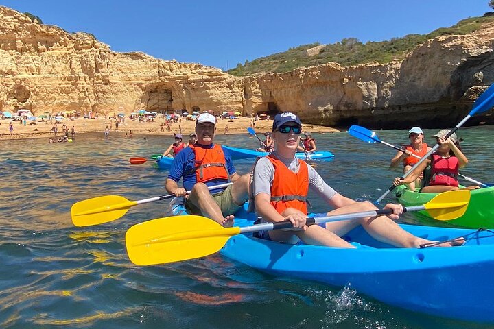 Kajakutforskning av Benagil-grottan och Algarve-kustens grottor i Portugal, foto 20 | wizardtrip