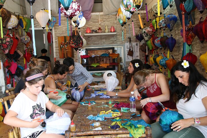 Lær at lave traditionelle vietnamesiske silkelygter i Hoi An, Vietnam, foto 13 | wizardtrip