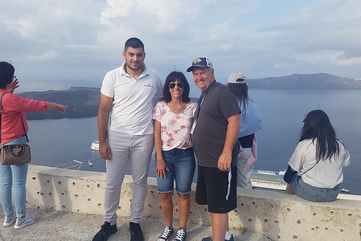 Anpassad privat tur som utforskar Santorinis byar, stränder och vyer över kalderan, foto 30 | wizardtrip