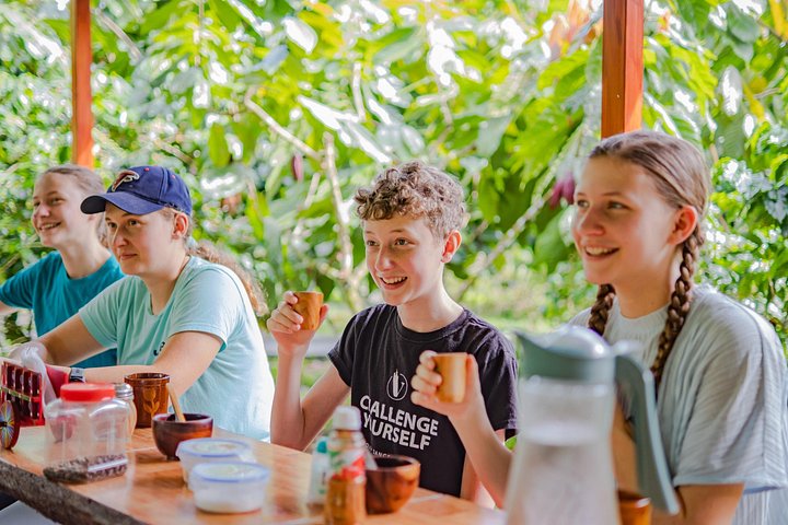 Découvrez la production authentique de café et de chocolat du Costa Rica dans une ferme familiale à La Fortuna, photo 19 | wizardtrip
