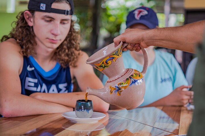 Découvrez la production authentique de café et de chocolat du Costa Rica dans une ferme familiale à La Fortuna, photo 20 | wizardtrip