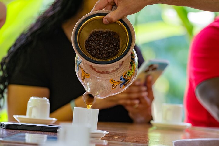 Découvrez la production authentique de café et de chocolat du Costa Rica dans une ferme familiale à La Fortuna, photo 21 | wizardtrip