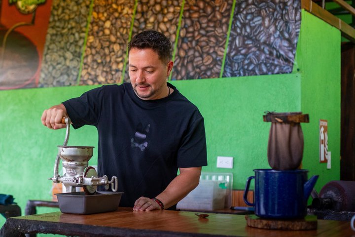 Découvrez la production authentique de café et de chocolat du Costa Rica dans une ferme familiale à La Fortuna, photo 47 | wizardtrip