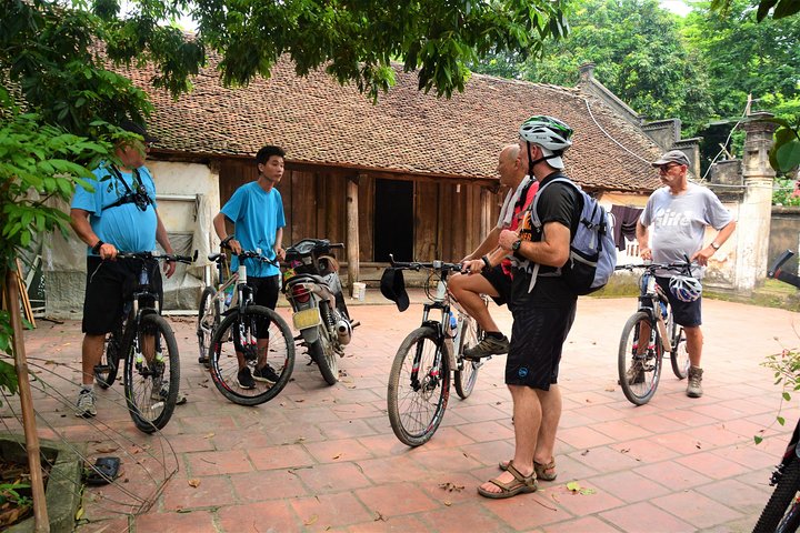 Tour à vélo dans la campagne de Hanoï, visite de villages et marchés locaux, photo 8 | wizardtrip