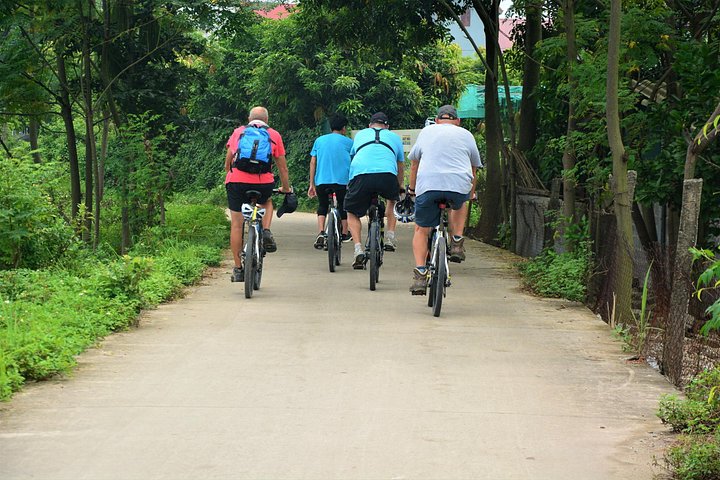 Tour à vélo dans la campagne de Hanoï, visite de villages et marchés locaux, photo 9 | wizardtrip