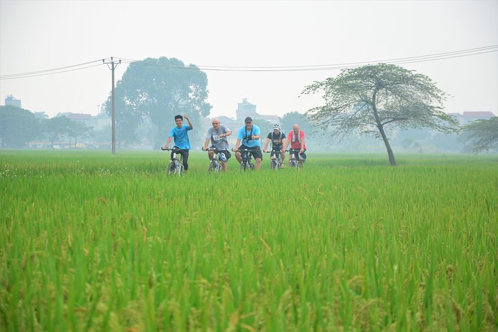 Tour à vélo dans la campagne de Hanoï, visite de villages et marchés locaux, photo 15 | wizardtrip