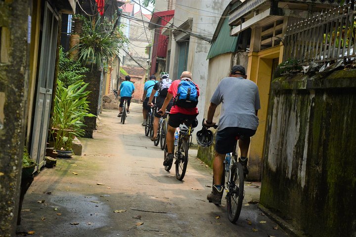 Tour à vélo dans la campagne de Hanoï, visite de villages et marchés locaux, photo 16 | wizardtrip