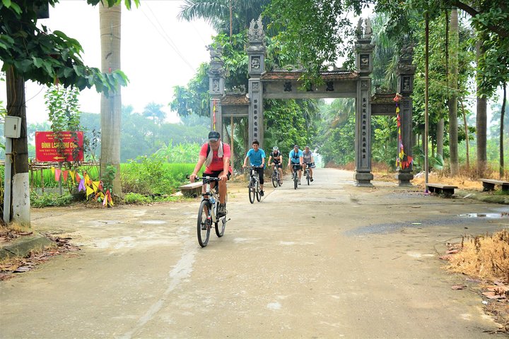 Tour à vélo dans la campagne de Hanoï, visite de villages et marchés locaux, photo 17 | wizardtrip
