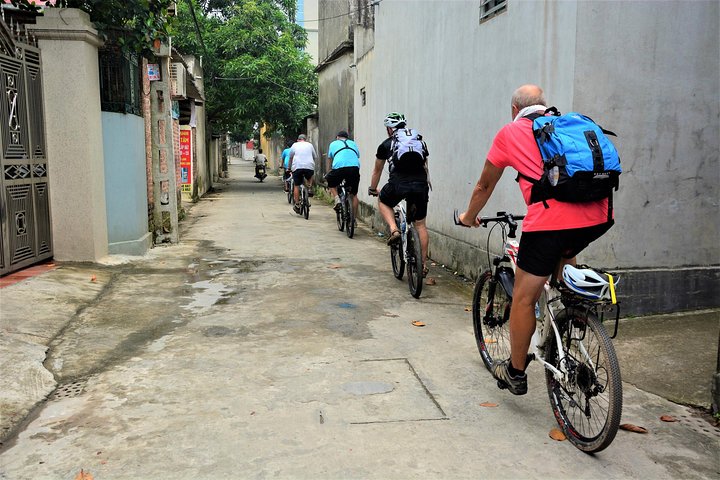 Tour à vélo dans la campagne de Hanoï, visite de villages et marchés locaux, photo 18 | wizardtrip