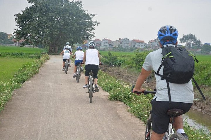 Tour à vélo dans la campagne de Hanoï, visite de villages et marchés locaux, photo 24 | wizardtrip