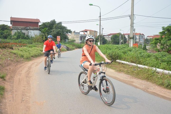 Tour à vélo dans la campagne de Hanoï, visite de villages et marchés locaux, photo 26 | wizardtrip