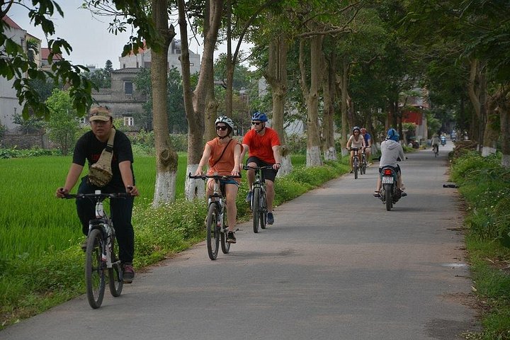 Tour à vélo dans la campagne de Hanoï, visite de villages et marchés locaux, photo 29 | wizardtrip
