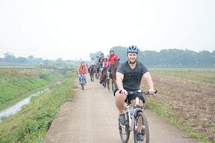 Tour à vélo dans la campagne de Hanoï, visite de villages et marchés locaux, photo 32 | wizardtrip