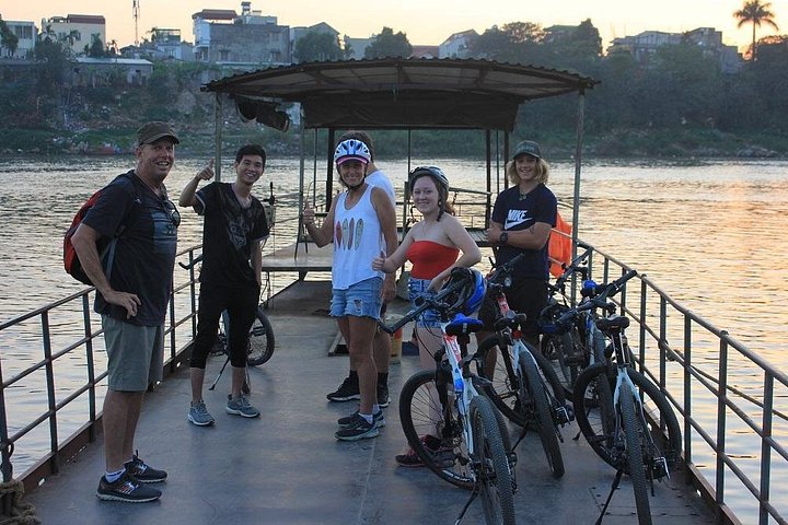 Tour à vélo dans la campagne de Hanoï, visite de villages et marchés locaux, photo 40 | wizardtrip