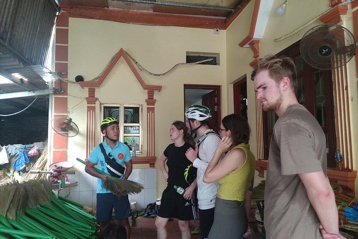 Tour à vélo dans la campagne de Hanoï, visite de villages et marchés locaux, photo 48 | wizardtrip