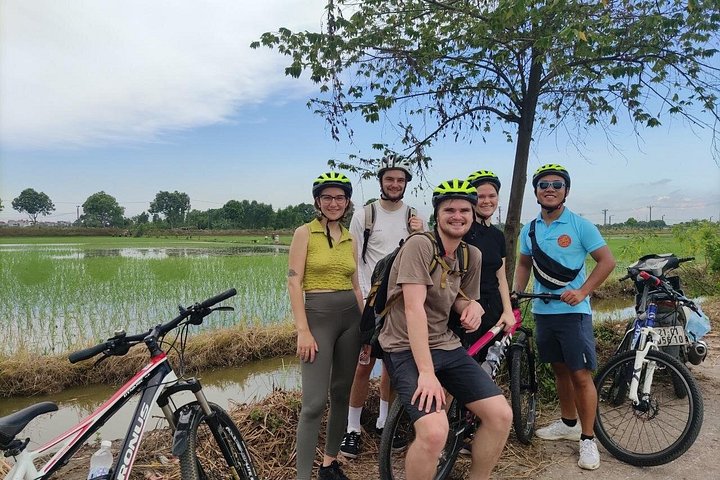 Tour à vélo dans la campagne de Hanoï, visite de villages et marchés locaux, photo 49 | wizardtrip