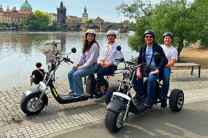 El-trike-tur i Prag med historiska landmärken, inklusive Karlsbron och Pragborgen, foto 10 | wizardtrip