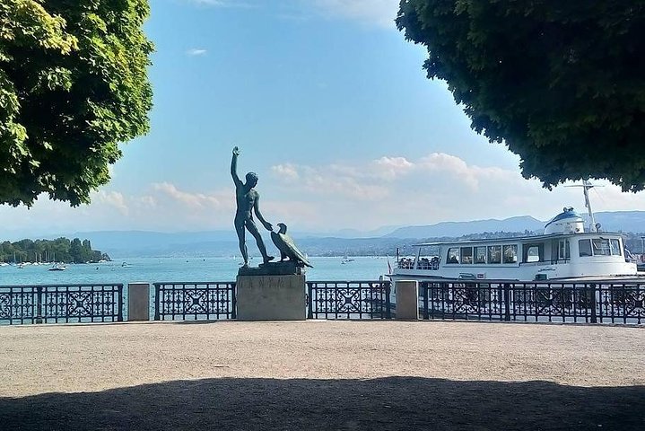 Panoramic views of Zurich city, Lake Zurich, and the Alps from a mountain viewpoint, photo 11 | wizardtrip