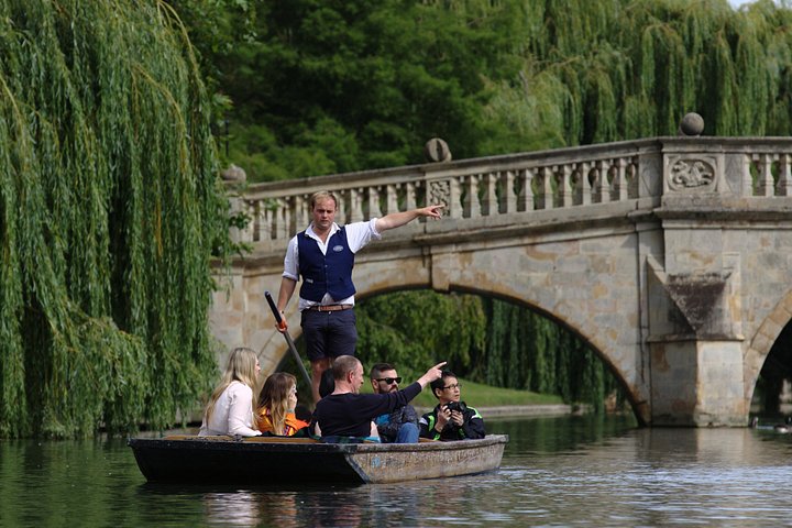 Disfruta de un clásico paseo en barca por el río Cam en Cambridge, pasando por colegios históricos, foto 8 | wizardtrip