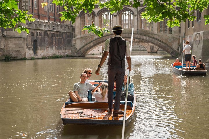 Disfruta de un clásico paseo en barca por el río Cam en Cambridge, pasando por colegios históricos, foto 9 | wizardtrip