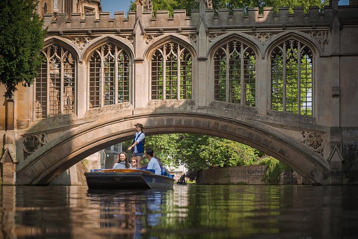 Disfruta de un clásico paseo en barca por el río Cam en Cambridge, pasando por colegios históricos, foto 10 | wizardtrip