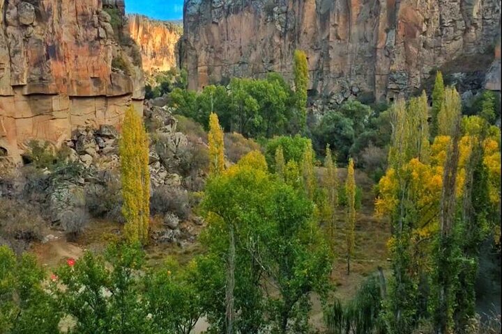 Explorez les formations géologiques uniques de la Cappadoce, les villes souterraines et les anciennes églises rupestres lors d'une visite guidée, photo 7 | wizardtrip