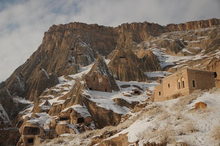 Explorez les formations géologiques uniques de la Cappadoce, les villes souterraines et les anciennes églises rupestres lors d'une visite guidée, photo 9 | wizardtrip