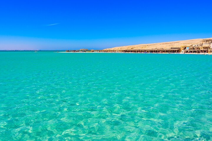 Disfruta de un lujoso crucero en yate a la Isla Orange Bay desde Hurghada, con snorkel, almuerzo y relax en la playa, foto 12 | wizardtrip