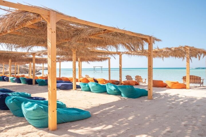 Disfruta de un lujoso crucero en yate a la Isla Orange Bay desde Hurghada, con snorkel, almuerzo y relax en la playa, foto 13 | wizardtrip