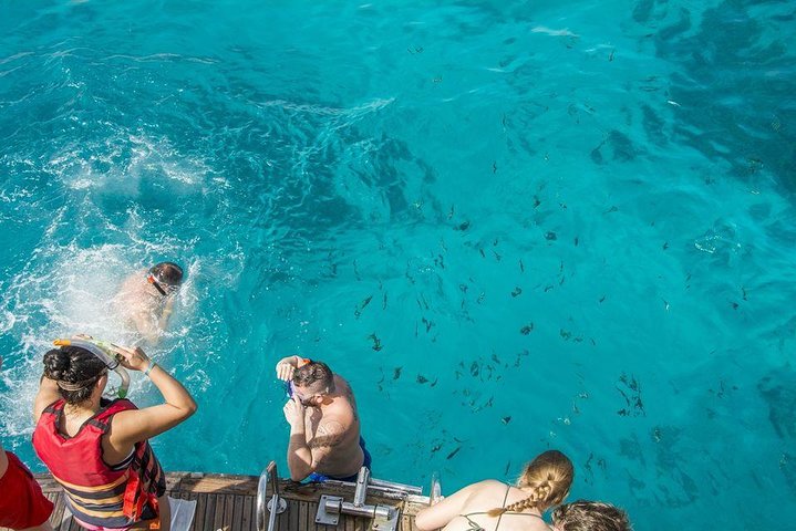 Disfruta de un lujoso crucero en yate a la Isla Orange Bay desde Hurghada, con snorkel, almuerzo y relax en la playa, foto 15 | wizardtrip