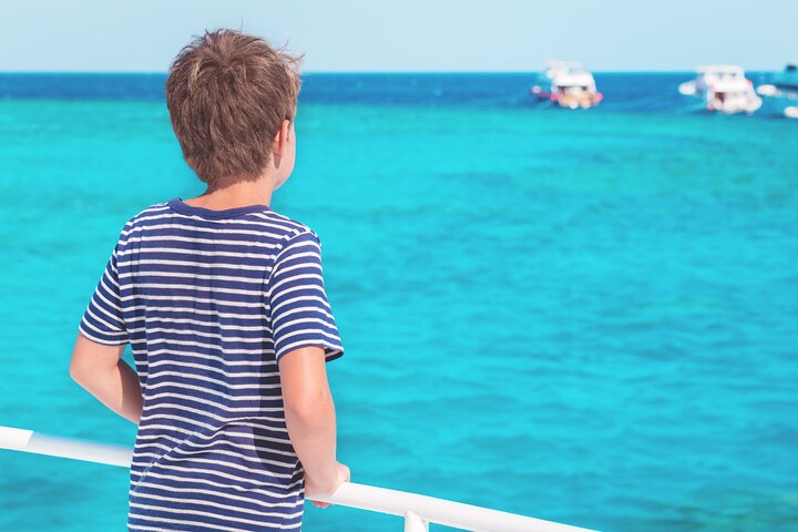 Disfruta de un lujoso crucero en yate a la Isla Orange Bay desde Hurghada, con snorkel, almuerzo y relax en la playa, foto 18 | wizardtrip