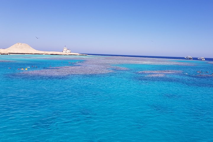 Disfruta de un lujoso crucero en yate a la Isla Orange Bay desde Hurghada, con snorkel, almuerzo y relax en la playa, foto 23 | wizardtrip