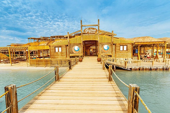 Disfruta de un lujoso crucero en yate a la Isla Orange Bay desde Hurghada, con snorkel, almuerzo y relax en la playa, foto 30 | wizardtrip