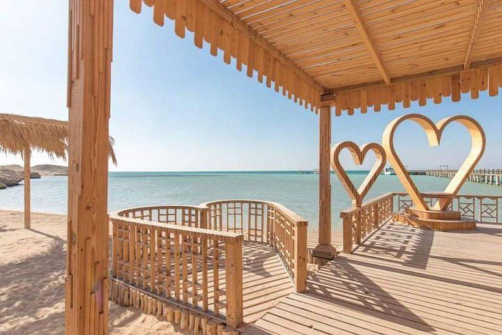 Disfruta de un lujoso crucero en yate a la Isla Orange Bay desde Hurghada, con snorkel, almuerzo y relax en la playa, foto 32 | wizardtrip