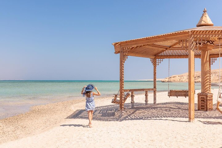 Disfruta de un lujoso crucero en yate a la Isla Orange Bay desde Hurghada, con snorkel, almuerzo y relax en la playa, foto 40 | wizardtrip