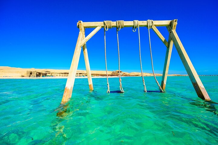 Disfruta de un lujoso crucero en yate a la Isla Orange Bay desde Hurghada, con snorkel, almuerzo y relax en la playa, foto 41 | wizardtrip