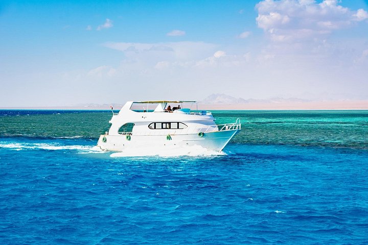 Disfruta de un lujoso crucero en yate a la Isla Orange Bay desde Hurghada, con snorkel, almuerzo y relax en la playa, foto 43 | wizardtrip