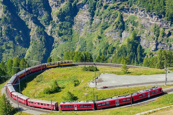 Schilderachtige treinreis door de Zwitserse Alpen vanuit Milaan, met het Comomeer en de Bernina Rode Trein, foto 8 | wizardtrip