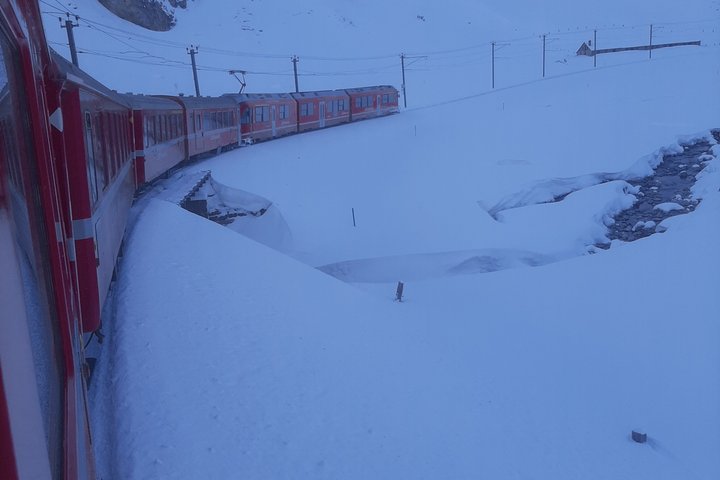Schilderachtige treinreis door de Zwitserse Alpen vanuit Milaan, met het Comomeer en de Bernina Rode Trein, foto 10 | wizardtrip