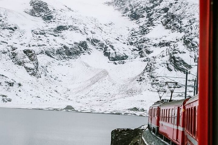 Schilderachtige treinreis door de Zwitserse Alpen vanuit Milaan, met het Comomeer en de Bernina Rode Trein, foto 21 | wizardtrip