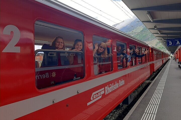 Schilderachtige treinreis door de Zwitserse Alpen vanuit Milaan, met het Comomeer en de Bernina Rode Trein, foto 22 | wizardtrip