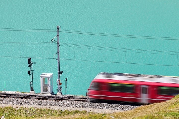 Schilderachtige treinreis door de Zwitserse Alpen vanuit Milaan, met het Comomeer en de Bernina Rode Trein, foto 23 | wizardtrip