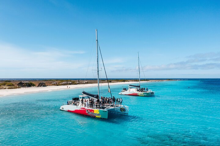 Gita di un giorno all'isola di Klein Curacao con catamarano, snorkeling, spiagge e pranzo BBQ, foto 2 | wizardtrip